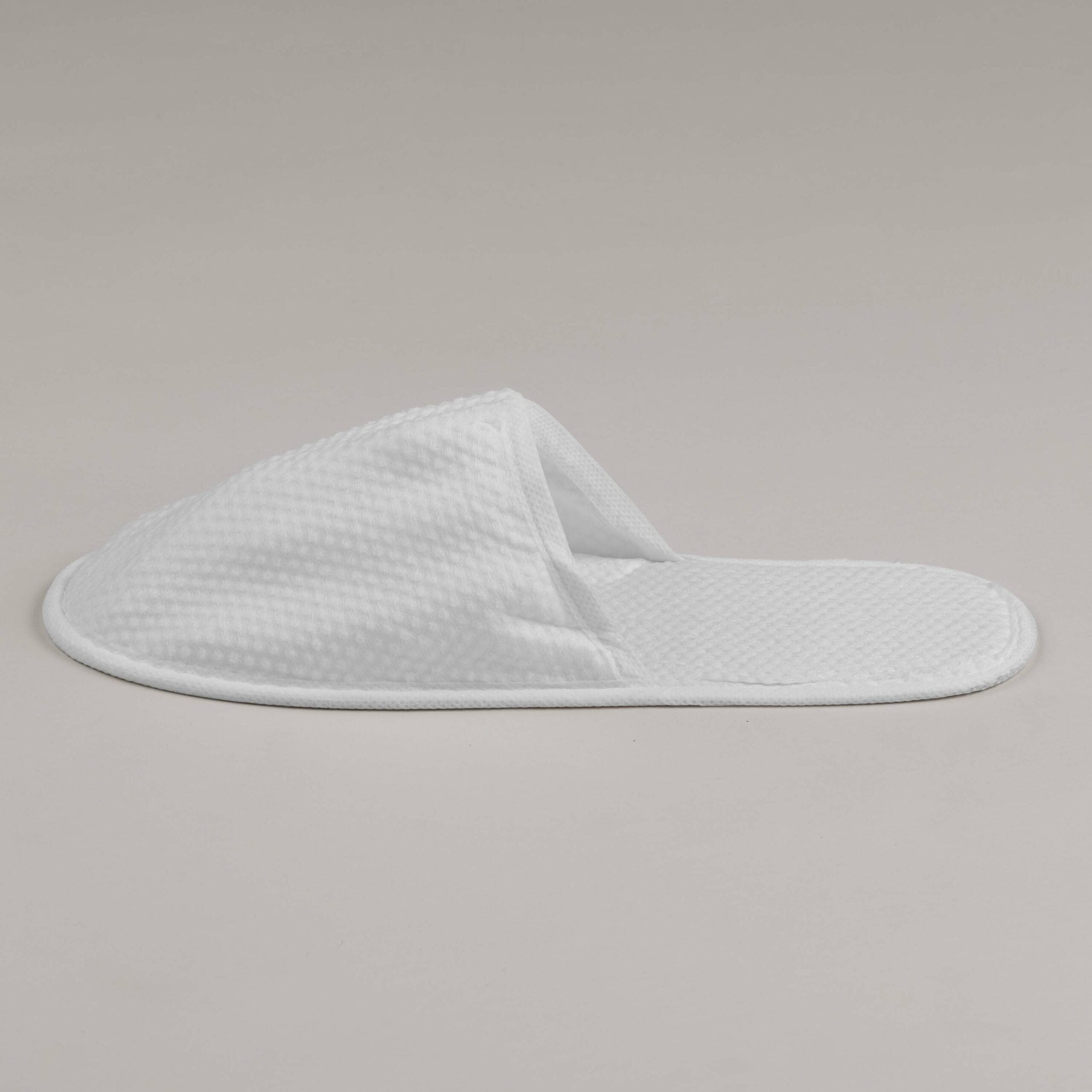 EKO Natural White Closed-Toe Hotel Slippers
