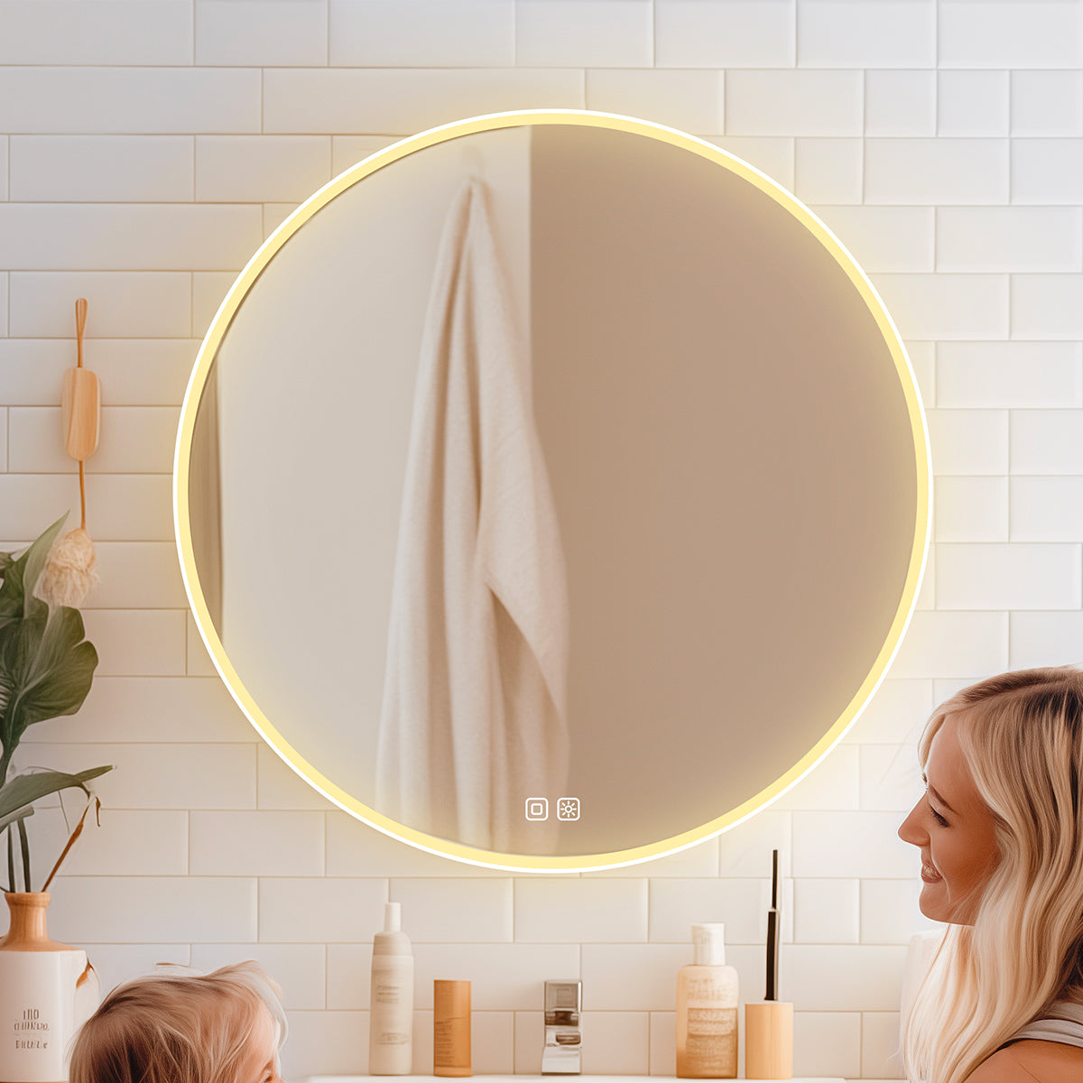 White round LED mirror, 600 mm diameter, with two touch sensors